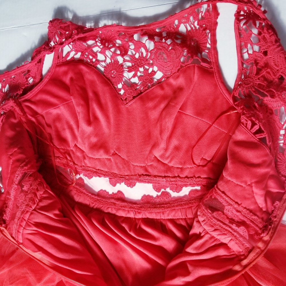 MANIJU RED FORMAL DRESS SIZE MEDIUM - Picture 11 of 16